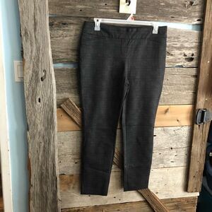 Dalia size 14 grey/Black plaid pull on skinny leg pants